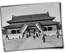 GFX_report_event_CHN_China_five_colour_gateway_to_throne_room