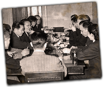 GFX_report_event_MON_diplomats_table_discussion